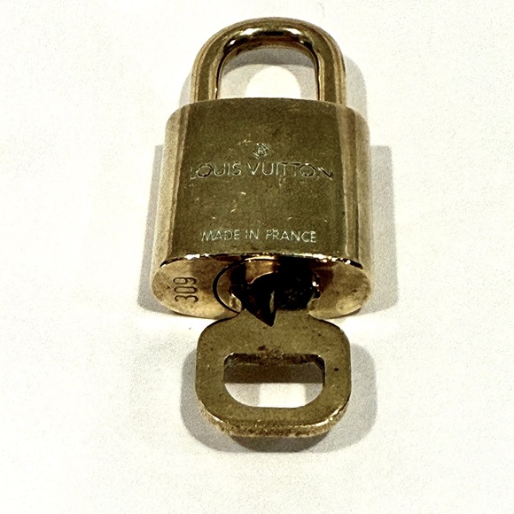 Louis Vuitton Lock and Key #309 - Picture 8 of 9